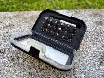 Sada bitů STANLEY v plastovém pouzdře – 12 ks + nástavec