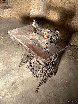 Šicí stroj Singer-starožitnost