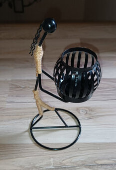 Dekorační kovový svícen Afričan