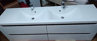 Skříňka s dvoj umyvadlem