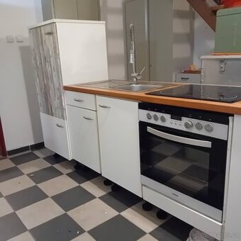 Kuchyňská linka +El.sporak