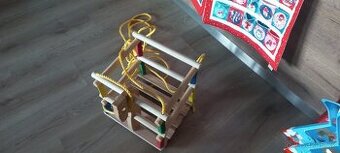 Nová dětská dřevěná závěsná houpačka.