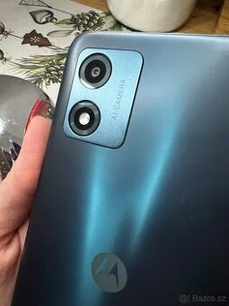 Motorola Moto E13 Aurora green