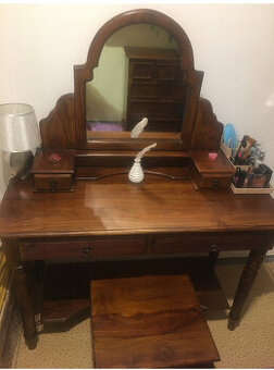 dámský pokoj/ řemeslná dílna