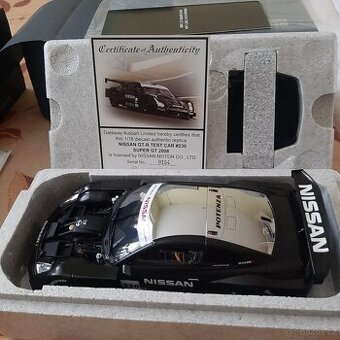 1:18 Nissan Autoart ,Ignition ,Ebbro