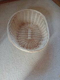 proutěnný koš,betonový budha