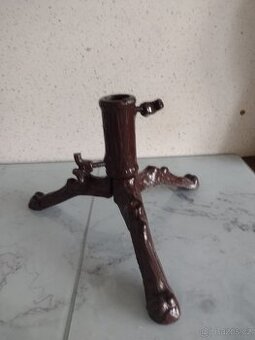 LITINOVÝ STOJÁNEK NA STROMEČEK