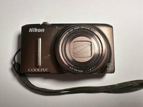 Nikon Coolpix S9500 na díly