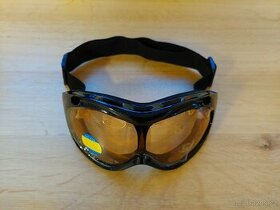 Nové nepoužité lyžařské brýle pro menší lyžaře.