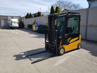 4-kolesový elektrický vzv Yale, nosnosť 2t., kabína, triplex