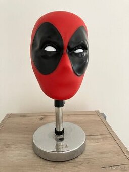 Držák na sluchátka hlava deadpool