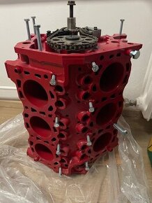 Hlava motoru V6 na konferencni stolek litina ( ford)