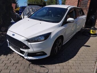 ford focus ST 2.0 benzin 184 kw 2016