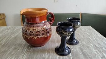 Velký vintage keramický džbán s poháry 70. léta