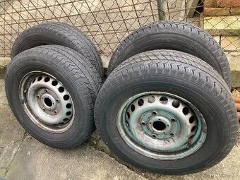 Prodám 4 zimní pneumatiky Barum SnoVanis 235/65R16C s origin