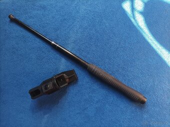 Teleskopický obušek s pozdrem - 1
