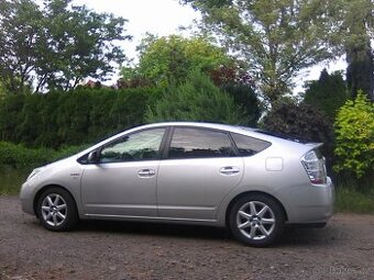 Výjimečná příležitost Nadstandartní Prius na prodej - 1
