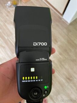 Nissin di700 - 1