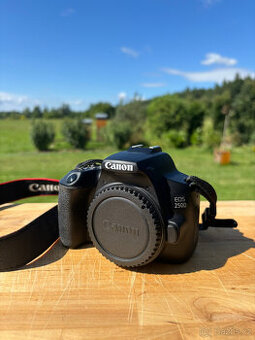Fotoaparát: Canon EOS 250D