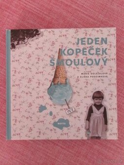 Jeden kopeček šmoulový.