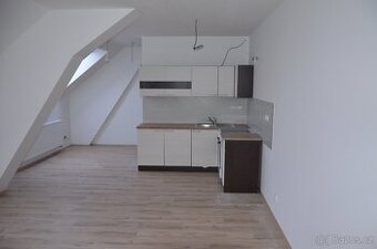 Pronájem bytu Sadská centrum světlý 2+kk 60m2