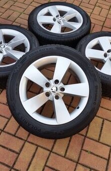 Zimní sada ŠKODA Superb 3 5x112 pneu 215/55/17 4x8,5mm r2025