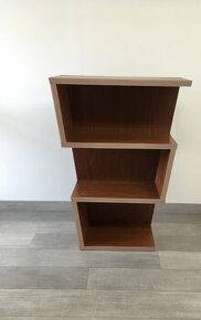 Komoda - vitrina tvarová