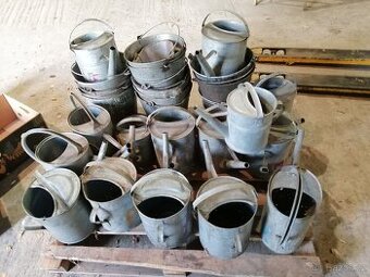 konev kovová + kyblík kovový více kusů