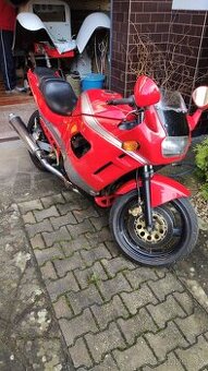 Suzuki gsxf 400