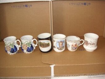 staré ozdobné hrnečky