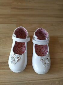 Lakované dívčí boty v.25