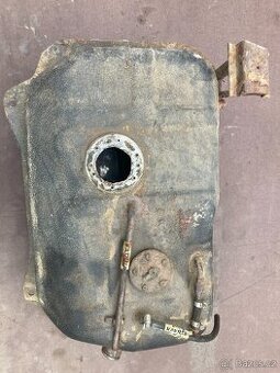 Suzuki samurai nádrž