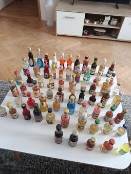 Sbírky lahviček alkoholu