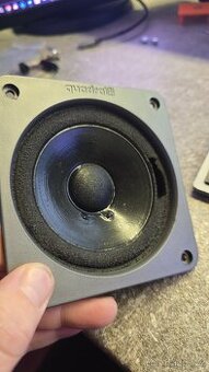 Poptávka: Profesionální výměna pěnových závěsů Quadral 92 20