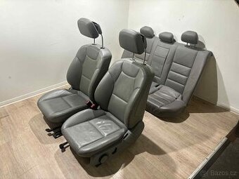 /// Sedačky Mercedes Benz W204 Sedan ///