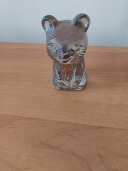 Skleněné těžké těžítko medvěd