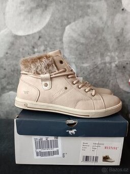 Kotníkové boty (tenisky) Mustang vel.40