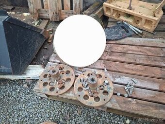 Zetor uřI držáky zadního závaží