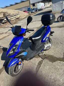 Tauris Samba 50 – pojízdný skútr, dobrý stav, s kufrem