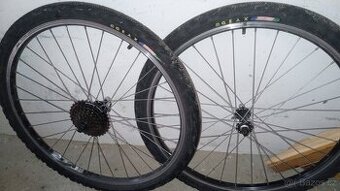 26" ráfky s pneu na horské kolo