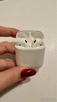 Apple AirPods – kompletní sada (sluchátka + krabička)