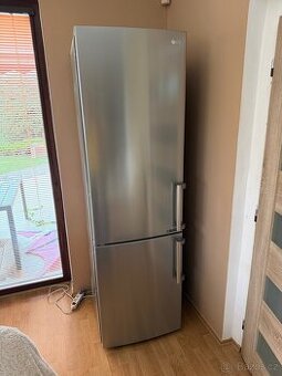 Lednice s mrazákem LG