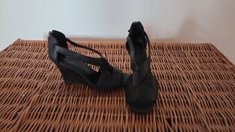 Krásné boty na klínu Baťa velikost 37