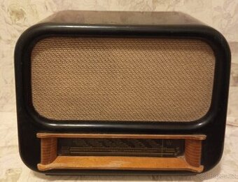 Historické radio Tesla 411U
