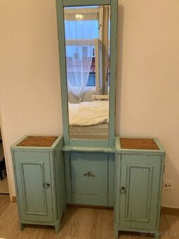 Toaletka se zrcadlem