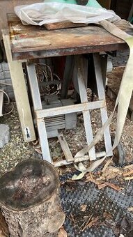 Cirkulárka se stolem a kolíbkou