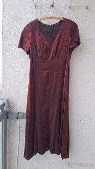 Večerní šaty lesklé