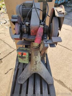 Bruska dvoukotoučová