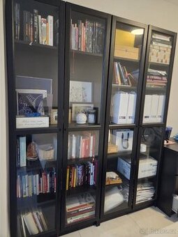 IKEA Knihovna s prosklenými dvířky, černá BILLY