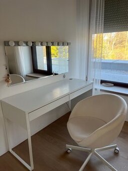 Psací stůl a židle